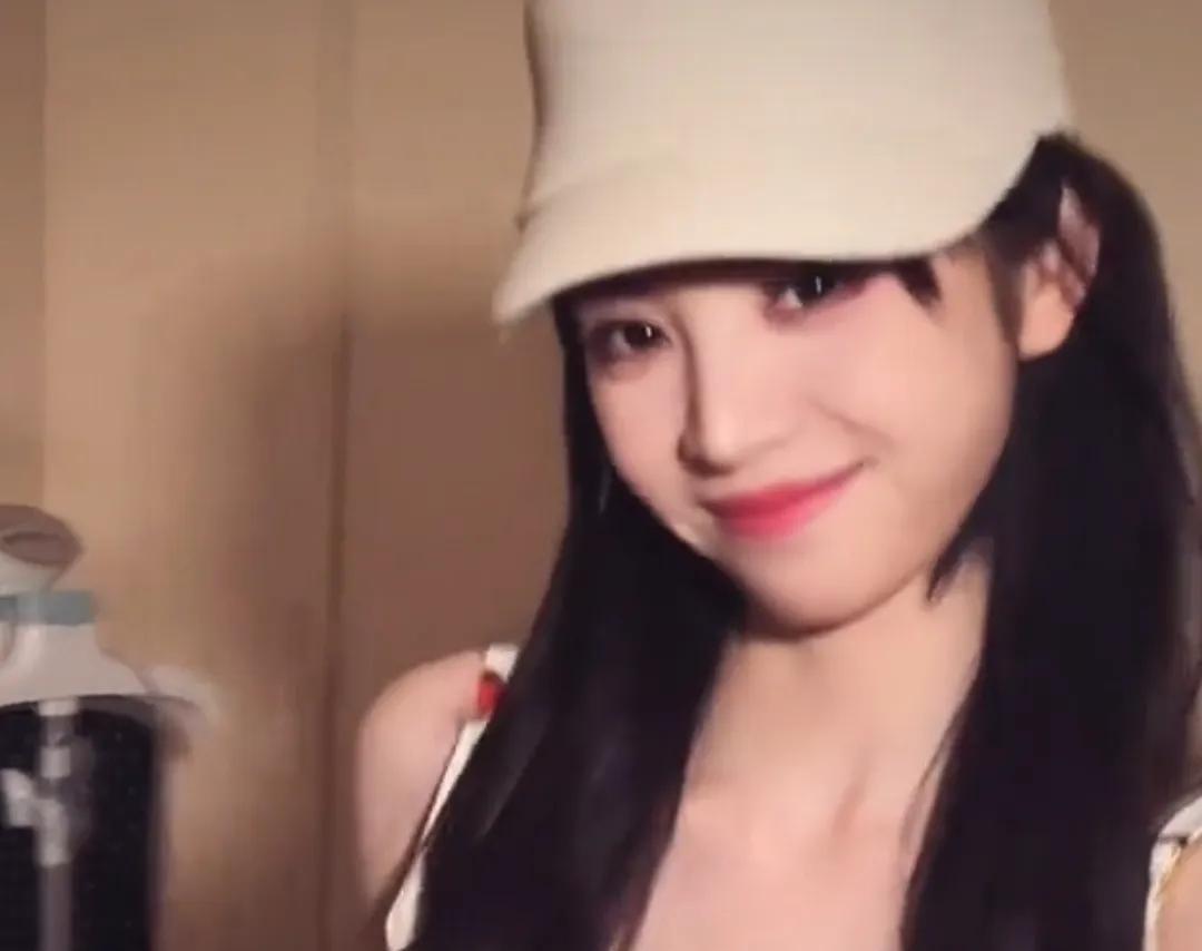 田曦薇好手段 只要站在那里就会让人爱上，我看过她演的半熟男女诶，这孩子演技真的不