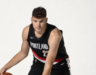 开拓者更新官方社媒，公布了明日对阵雷霆的伤病报告。
缺阵：斯库特-亨德森（左腿筋