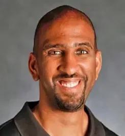 我觉得大家评价nba管理层一个非常重要的点是他到底有没有大量的给球员选项。你给一