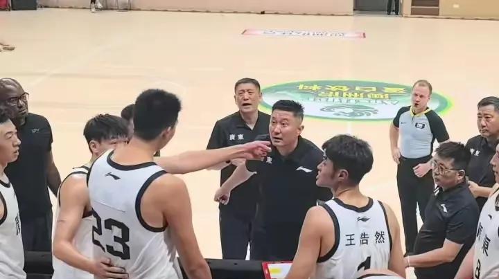 徐昕以后是不想在广东队呆了？
我印象中，无论在俱乐部还是国家队，还没有哪个队员敢