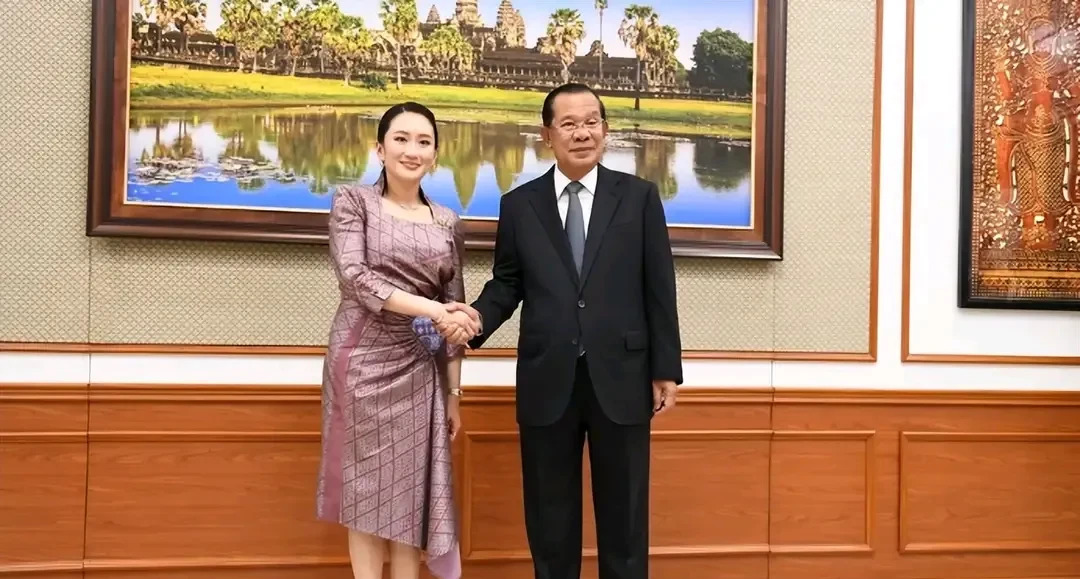泰国总理求助柬埔寨，通话录音曝光啦











啥？泰国总理竟然喊别人