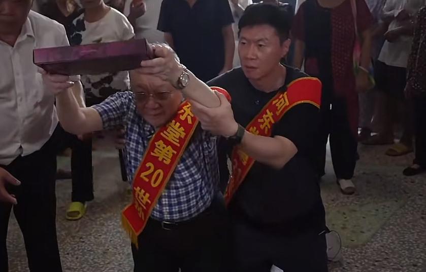宝岛台湾媒体人柳杰克是“暗独”？
台湾知名媒体人柳杰克先生近日带着82岁老父亲回