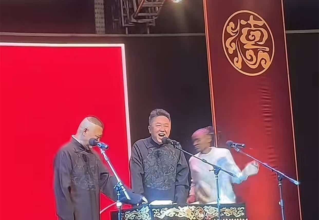 德云社在坦桑尼亚的专场圆满成功，观众笑得开心，于谦是更加高兴，为什么呢？因为郭德