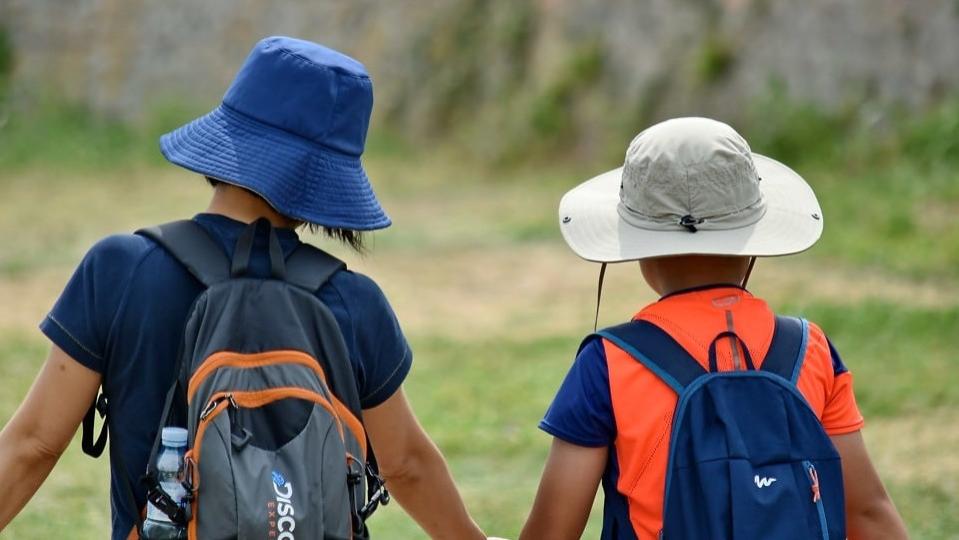 孩子越来越沉默，不是懂事，是不敢说了。