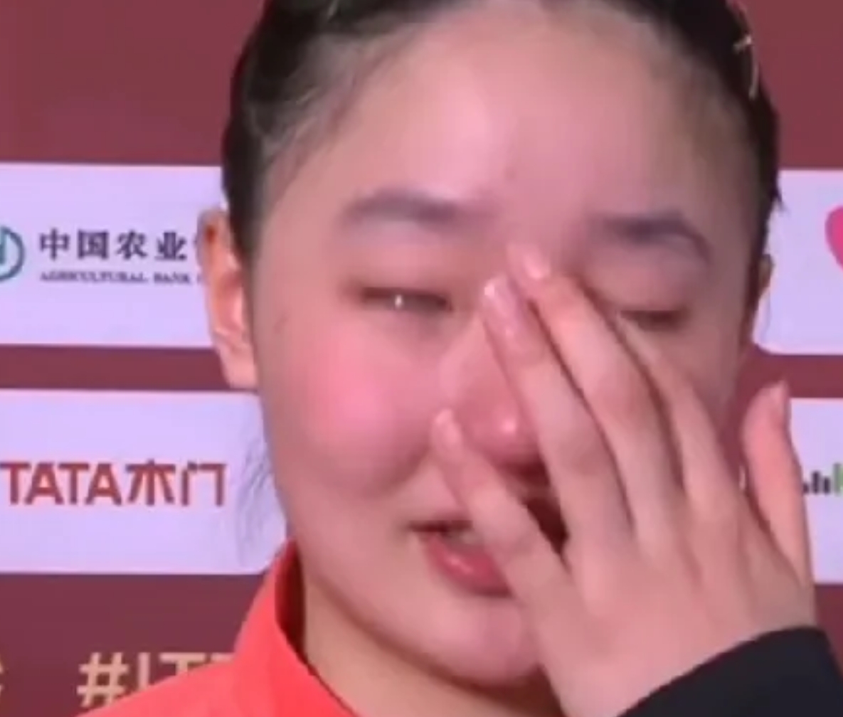 看到张本美和赛后哭得梨花带雨的样子，真的让人心疼又敬佩。这个15岁的小姑娘面对王