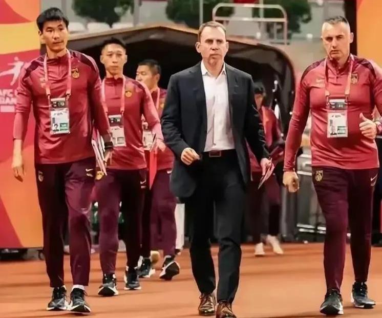 久尔杰维奇出任中国男足代理主教练。
6月26日，中国足协经过专家小组评审，决定由