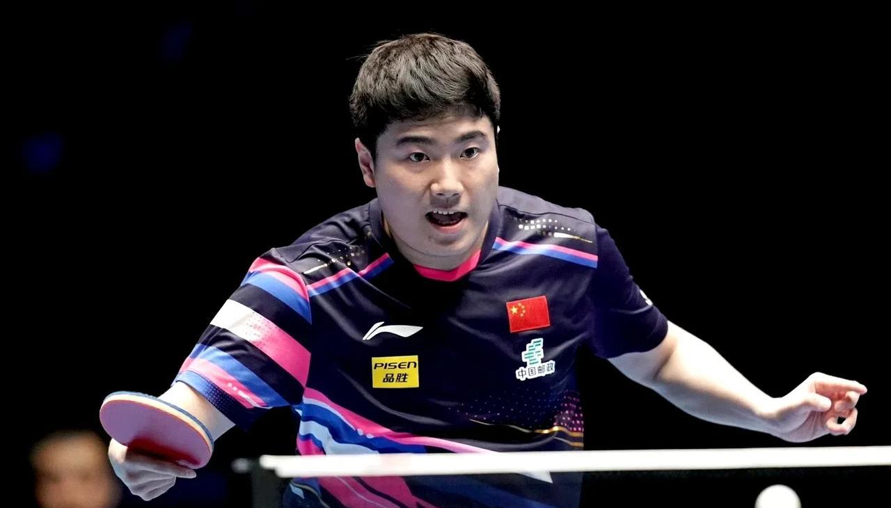 澳门世界杯乒乓球赛，晋级8强已出3位：
梁靖崑迎战户上隼辅。首局梁靖崑迅速进入状