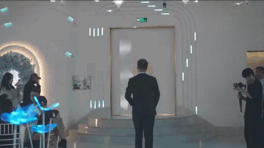 都一把年纪了，为什么撞喜门，冲刺年青人的喜气？