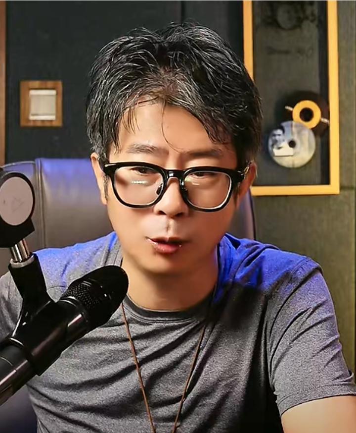 恒苏今天讲述张明敏的故事！
张明敏唱了一首我的中国心，他还捐了60万，恒苏在石家