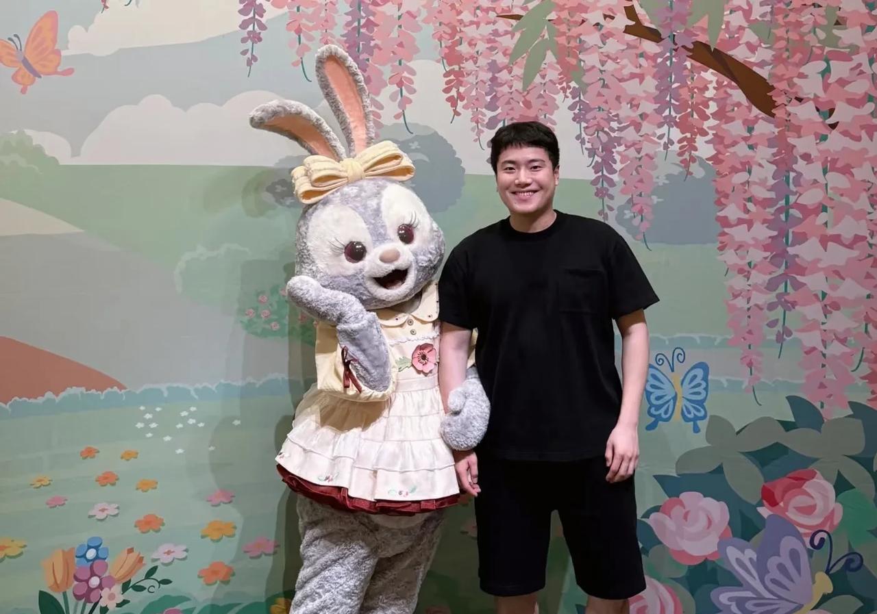 这真是幸福的一幕！
原来没想到，王楚钦和孙颖莎、马龙等众多乒乓球运动员纷纷为小朋