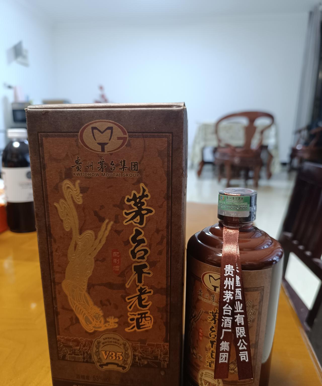 爸爸的珍藏酒
十月一日那天，我带着孩子们去看爸爸。他今年80多岁了，他一看都来看