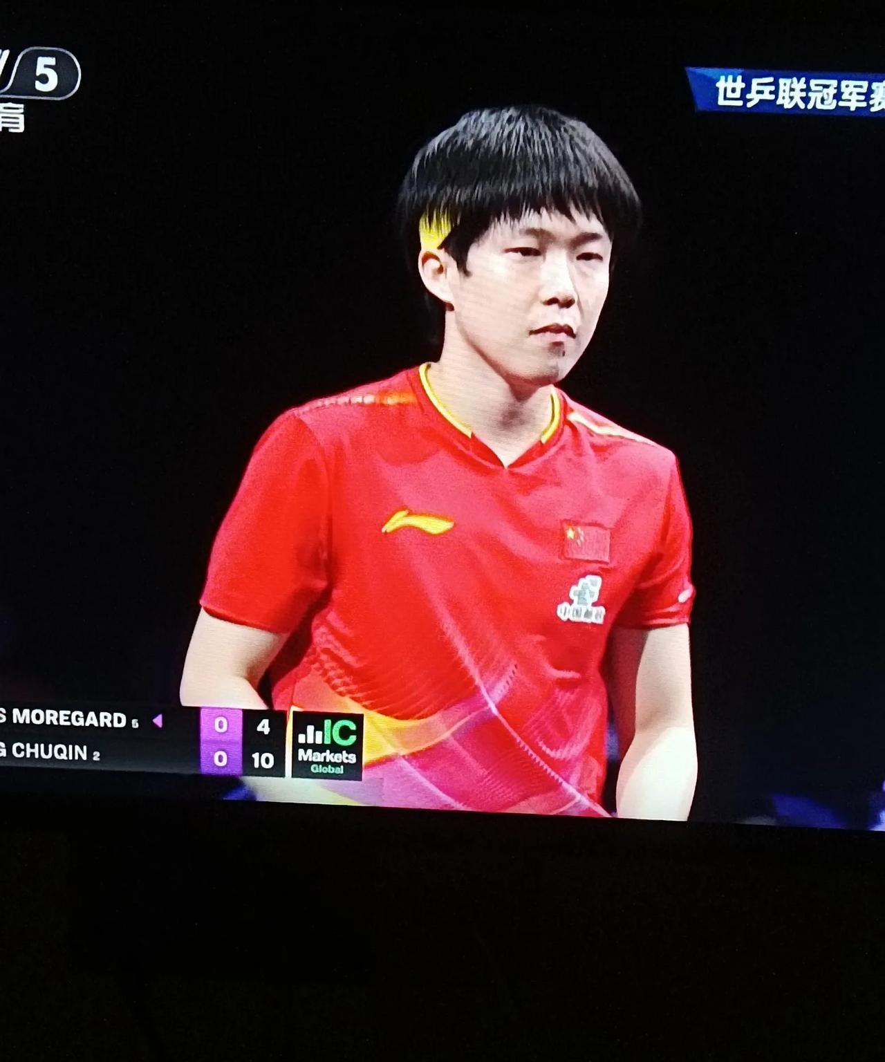 王楚钦4:0完胜莫雷加德，与张本智和会师决赛。
第一局，王楚钦快速进入角色，莫雷
