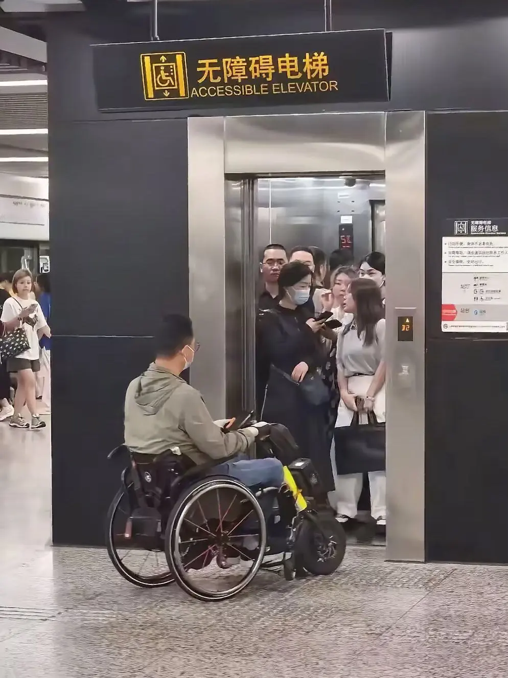 到底谁更需要这个电梯？