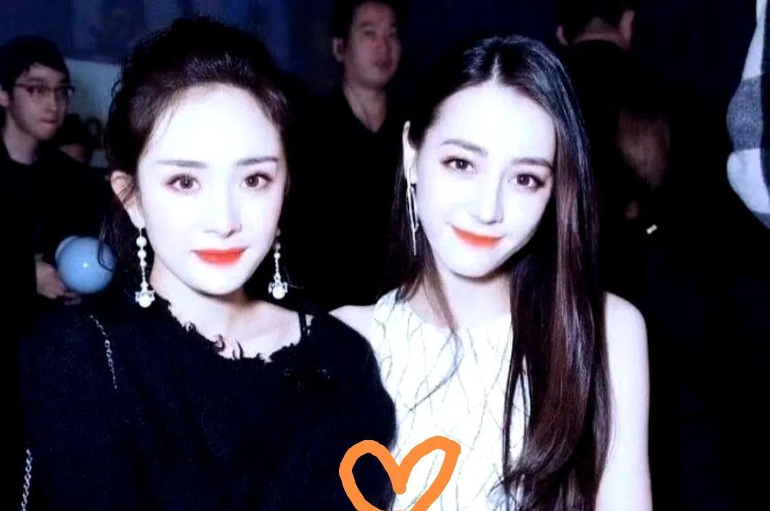 迪丽热巴能进入内娱，
并取得的今天的成就
因为她遇到了一个贵人，那就是杨幂。
杨