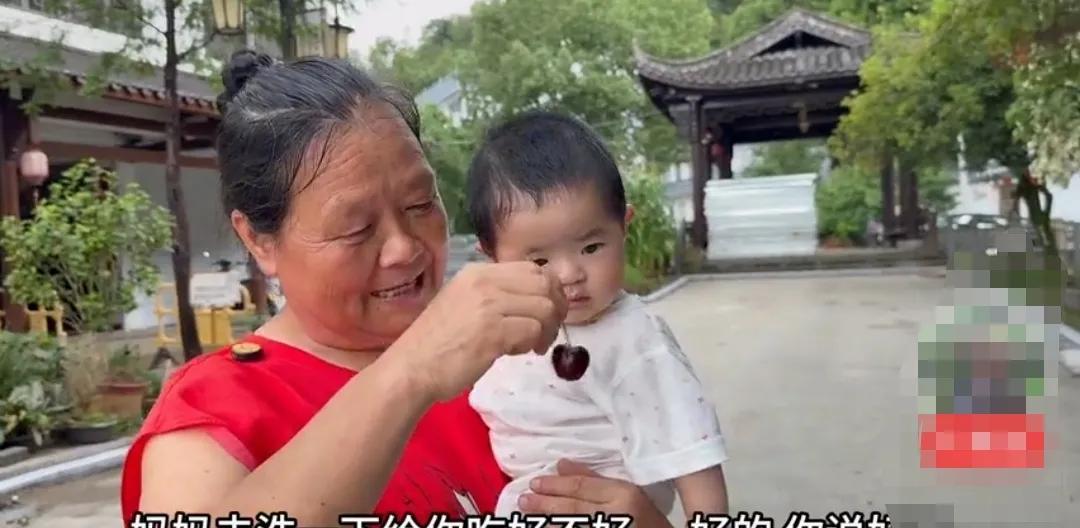 阿波和翠翠：昨天一条视频，震惊众人！翠翠的闺蜜爆料，两人友情四十多年！



这