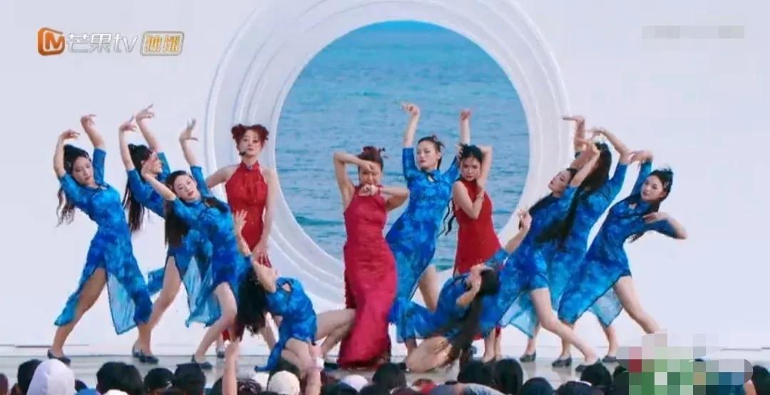 《乘风2025》一公表演，争议不断……
先有陈德容与王蓉的矛盾点。陈德容不甘心，
