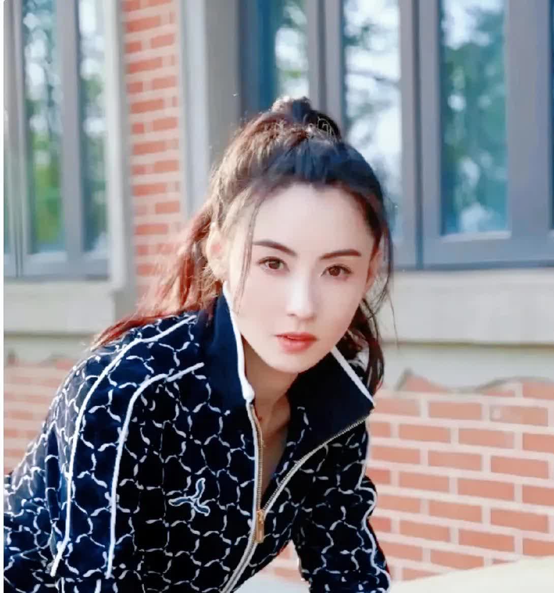 张柏芝被问到“谢霆锋要结婚了，
你祝福吗？”

她说：“从他们在一起的第一