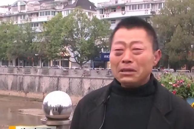 2003年，1个失忆流浪汉，被一对夫妻收留，同吃同住生活了17年。谁料，这天，流