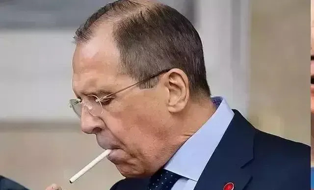 阿塞拜疆无疑面临着来自俄罗斯和伊朗的双重压力，尤其是在里海地区。文章中提到的几点