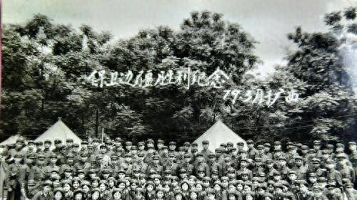 战争有多艰苦？老兵回忆：连队打进越南时120人，只40人平安回来