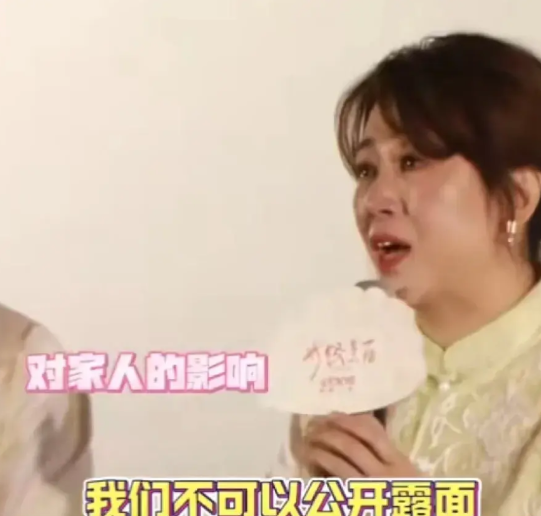 马丽眼眶含泪地说道：“要是网友们再对我和沈腾的家人进行网暴，我们很可能就不会再合