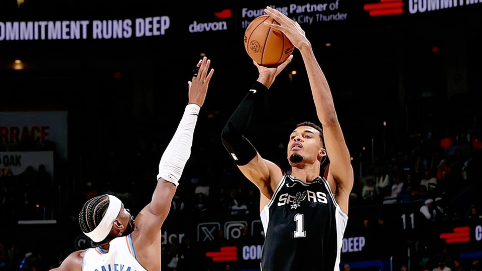 三杀卫冕冠军！马刺12天内连续横扫雷霆，文班亚马成雷霆内线噩梦