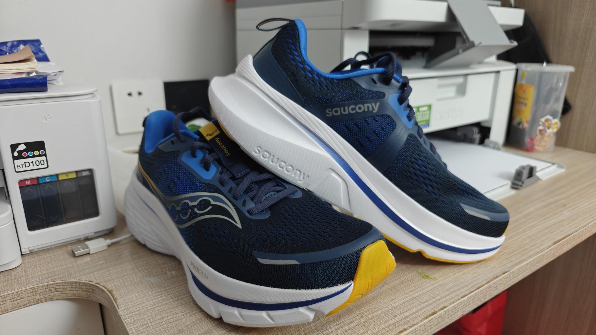 消费降级下支撑跑鞋的实惠之选，索康尼Guide向导18