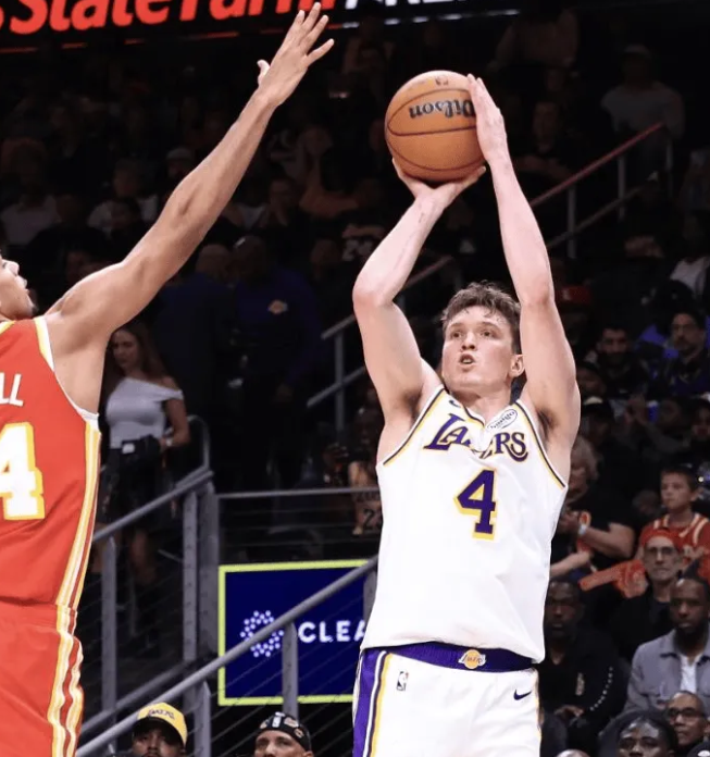 NBA常规赛，老鹰122-102战胜湖人。
全场比赛，克内克特出战24分钟，11