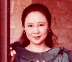 [浮云]1964年，琼瑶离婚后，做了平鑫涛的情妇。当时平鑫涛的妻子哭着求她把丈夫