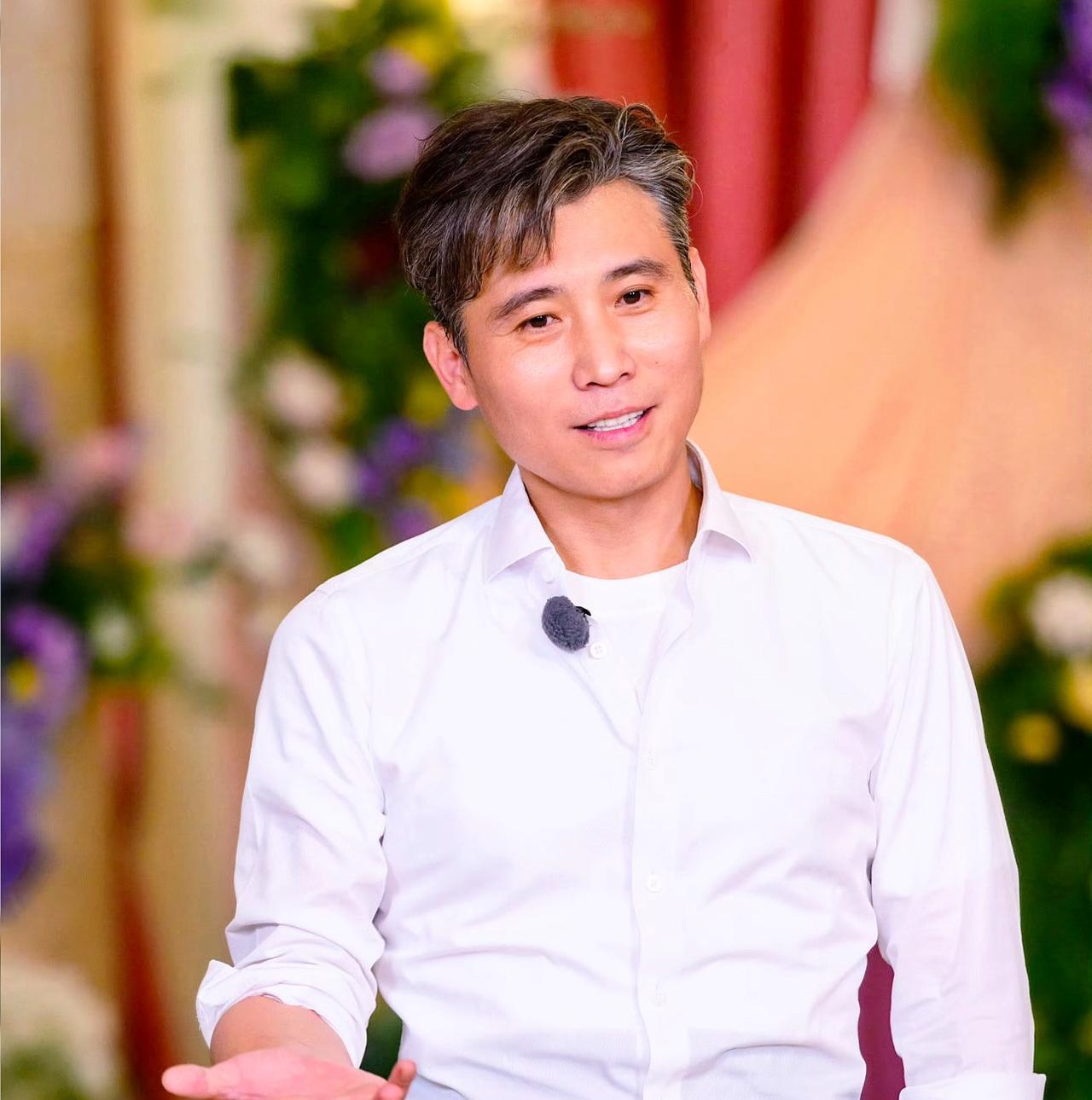 我发誓再也不追星了，
全都是营造人设，
原本以为李乃文是一个很机灵，很有情商的人