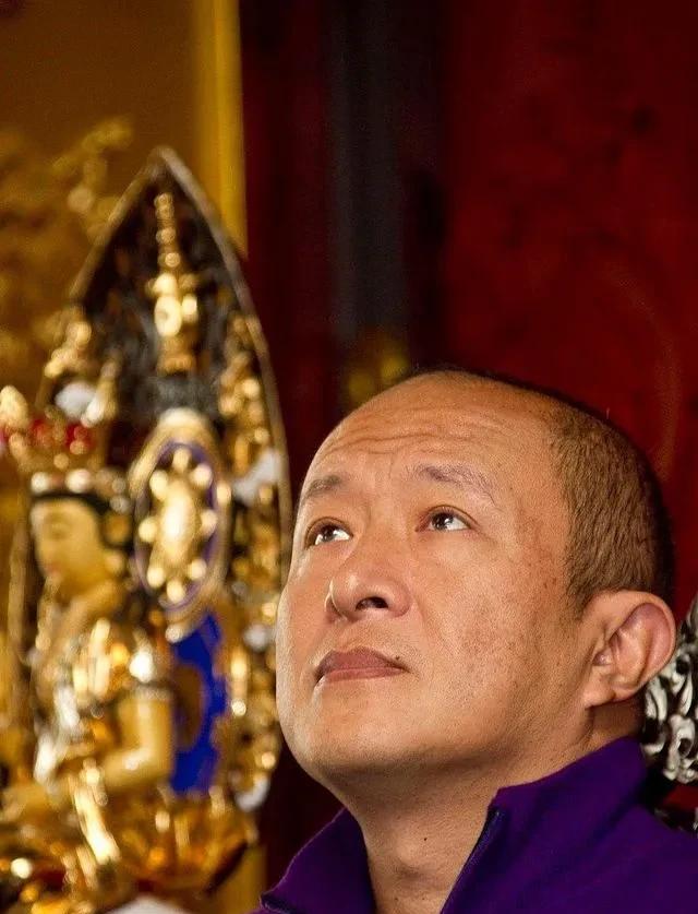 宗萨仁波切：“烦恼的本质是视无常为永恒，视相互依存为独立存在。”
世间万相无常住