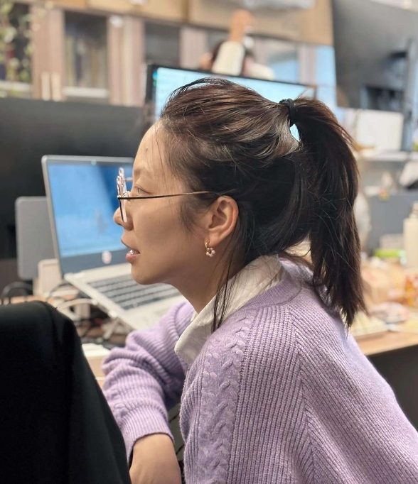眼睛总是不自觉的去看同事，是恋爱了吗？