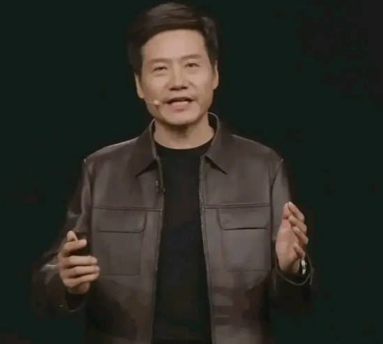 小米的雷军，现在精神焕发，如日中天。前段时间的民企座谈会被邀请，还是仅有的6位代