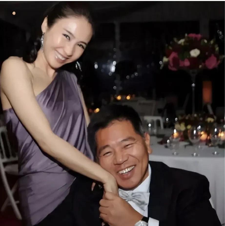 当黎姿打算嫁给身有残疾的老公时，她的妈妈对她说：“你爸爸残疾，你弟弟残疾，你居然