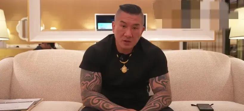 馆长宣传澳门，实证一国两制
       馆长今天到了澳门，临上飞机还遭遇台湾大