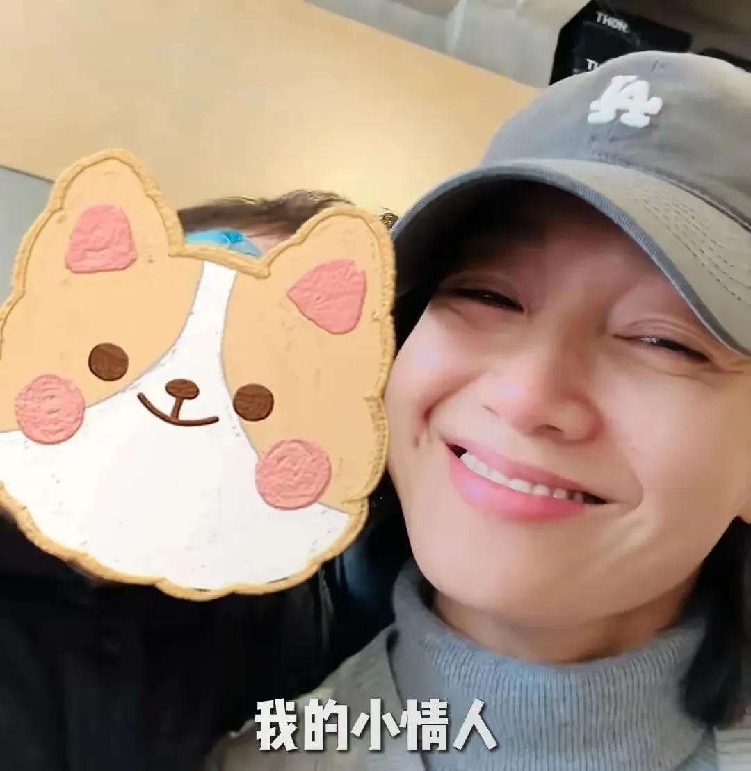 朱丹因为综艺里的分鸡腿事件道歉了 ，大致意思说：自己接受大家的批评并反思，但特意
