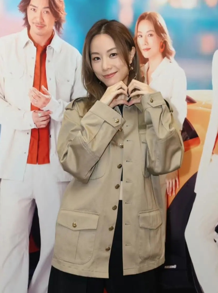 香港女歌手邓丽欣近日出席活动，被问方力申在演唱会官宣太太怀的是女儿，她表示在他宣