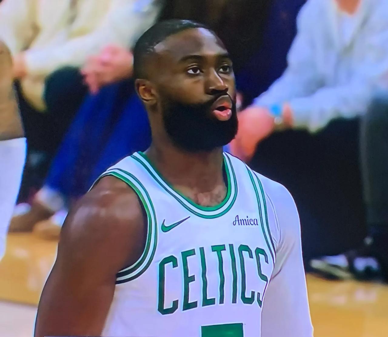 #2025-26赛季NBA常规赛#
北京时间12月1日，在东部的一场对决中，背靠