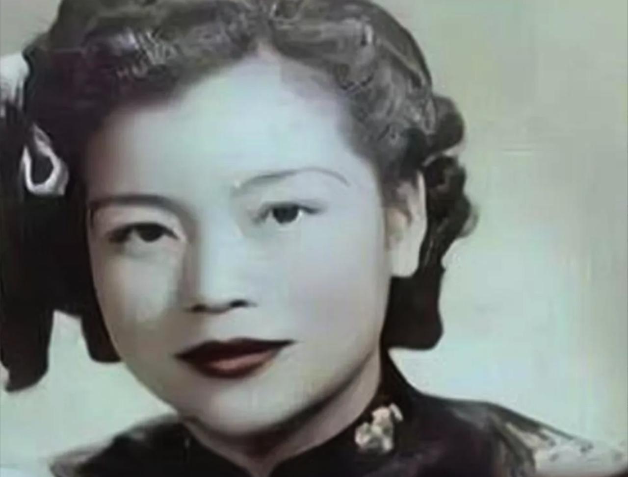 1950年，蔡若曙听说丈夫黄维还活着，当即决定回大陆。可等她弄明白黄维的情况，心