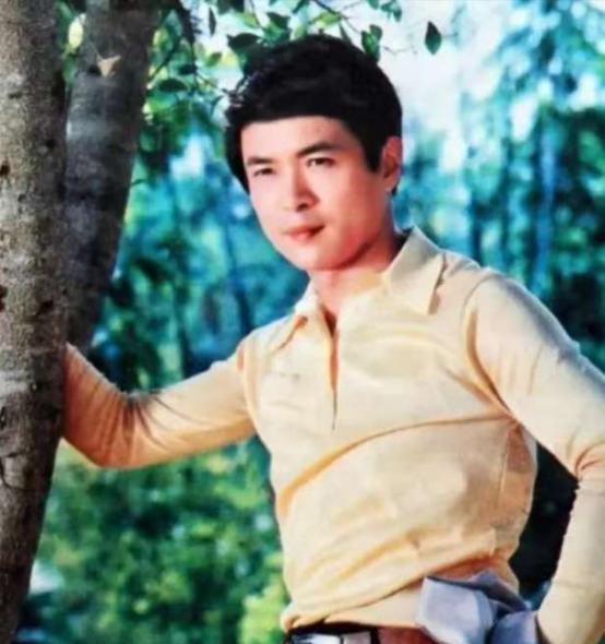 1982年，刘晓庆到南京演出，遇见了正在拍戏的迟志强，晚上几杯酒下肚后，刘晓庆让