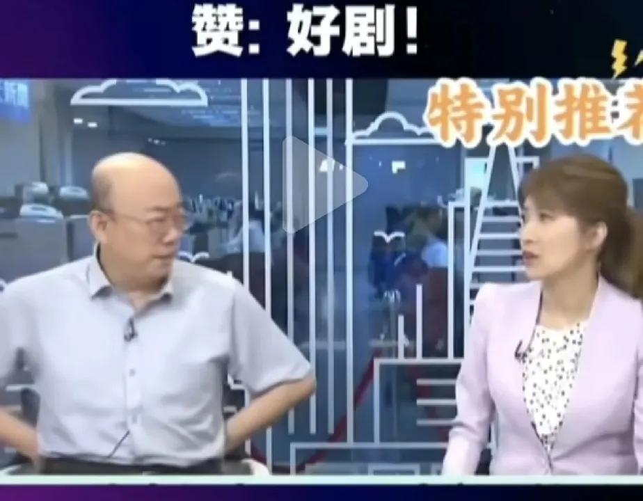 他评论道：藏海传和琅琊榜很像，
肖战演技比胡歌好，也很会演，当然，两位都是帅哥！