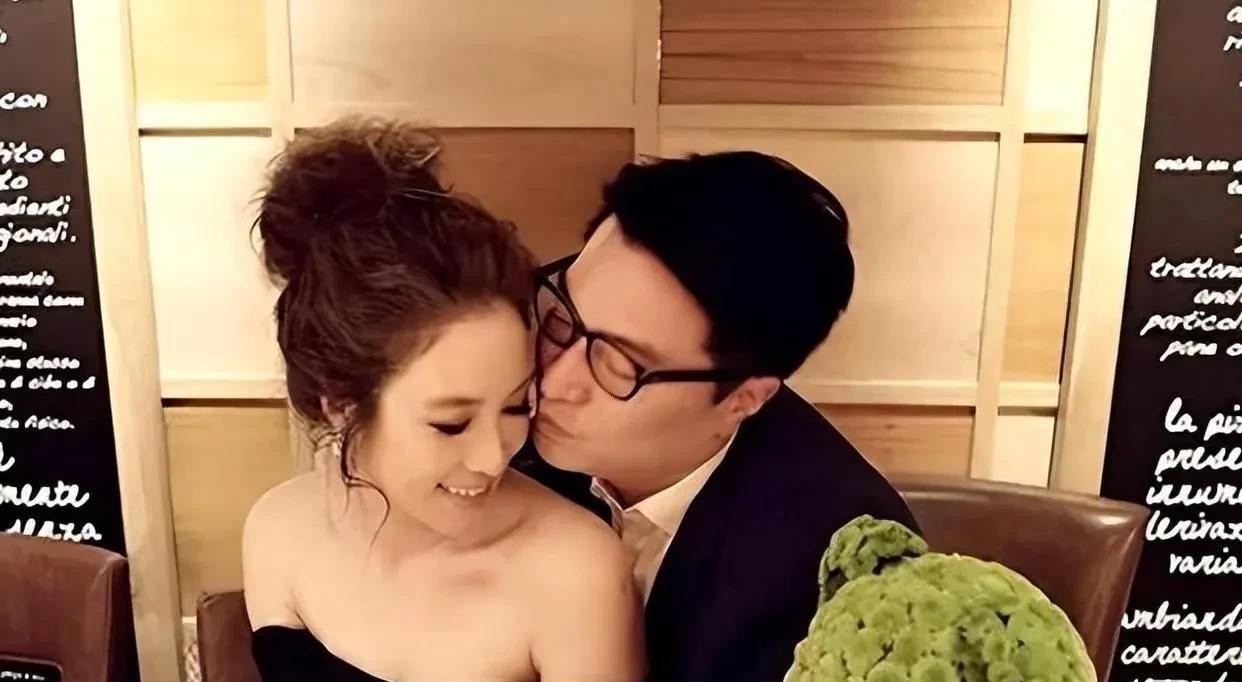 李氏家族鼻子与财富的关系





豪门媳妇不好当，嫁入豪门后，徐子淇的一举一动