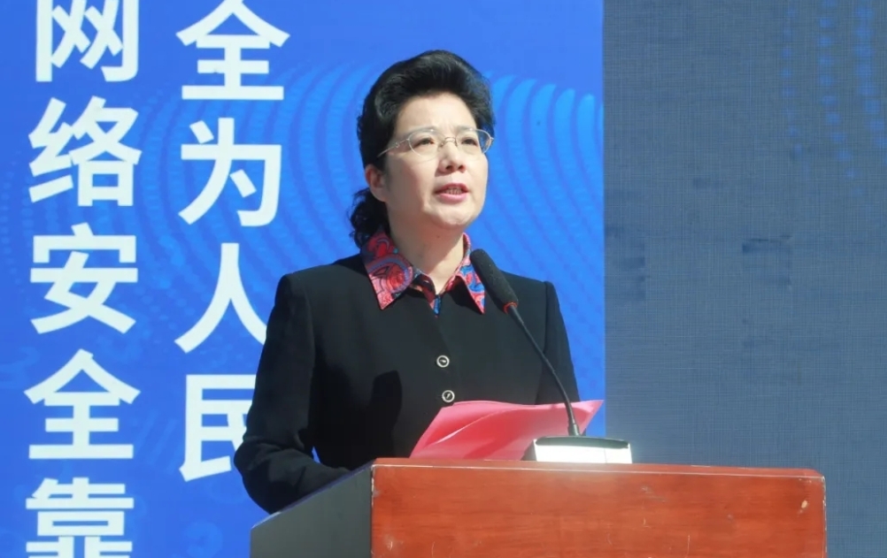 生于1966年的李淑侠，用我们传统的年龄算法，也是六十岁的人了，作为一名副厅级干