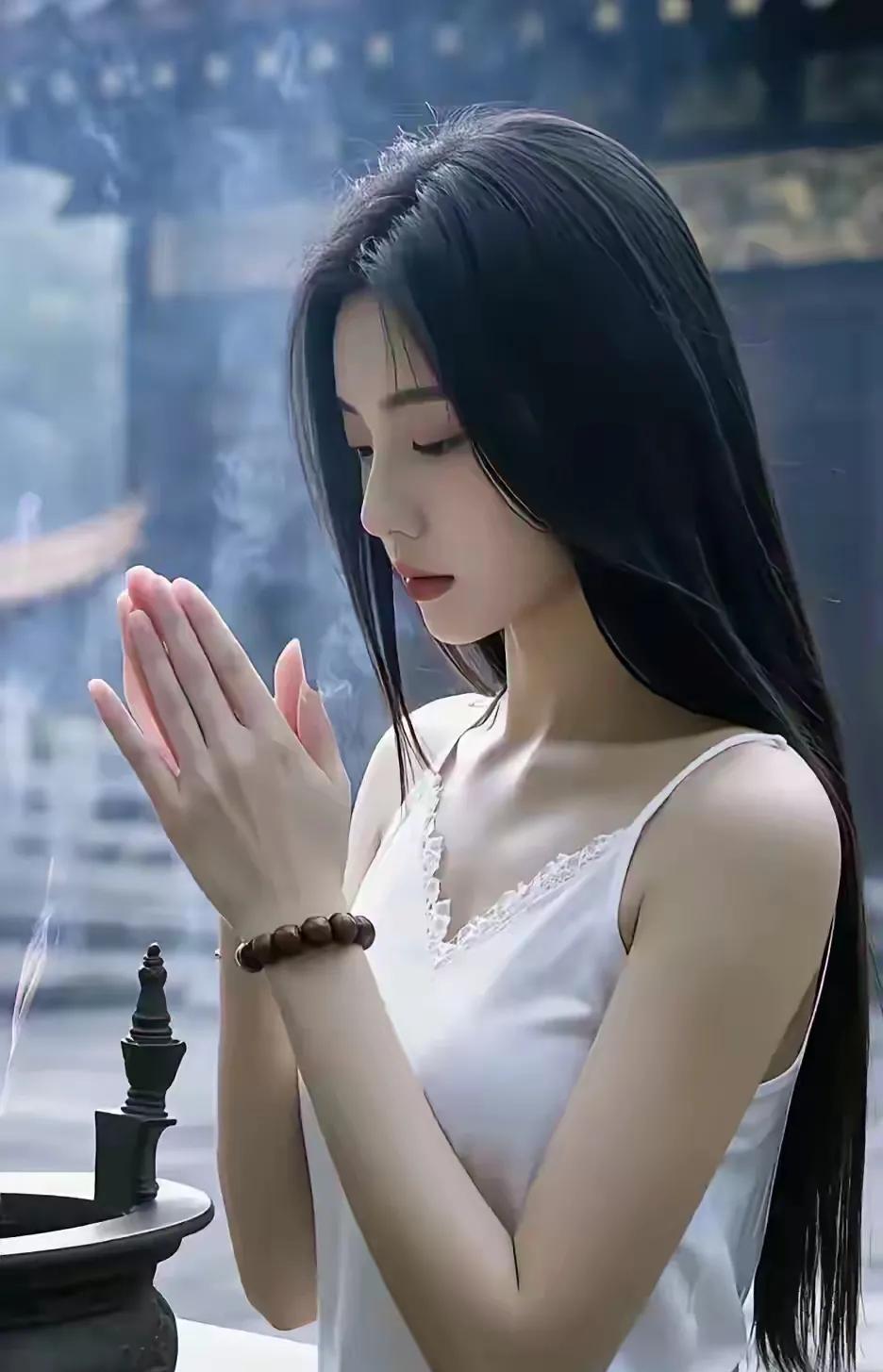 独来独往的人往往不是一般人，
这种人一般有以下12个特点：
1、人品好
2、心肠