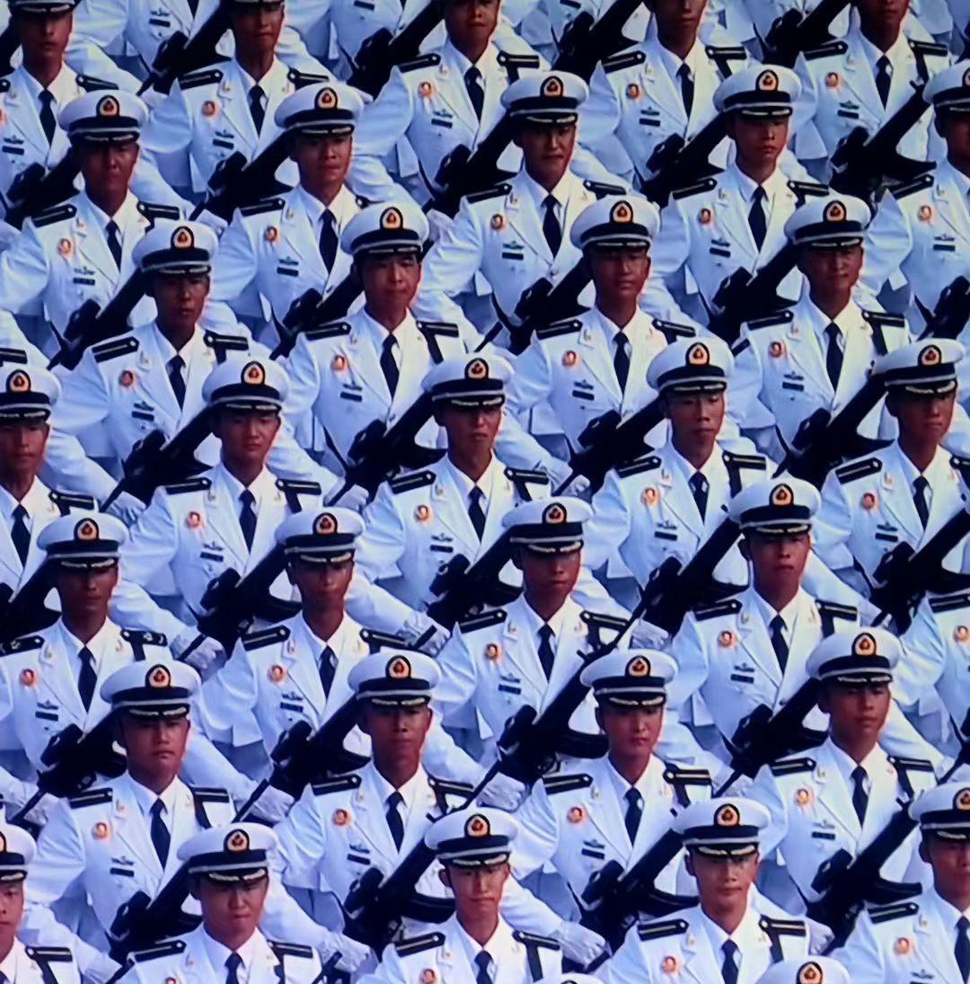 试问地球上还有哪一个国家像中国一样，有如此强大且非凡的组织能力，能做到如此整齐划