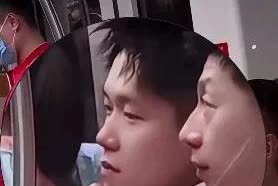 我到现在都不明白他那天戴着戒指💍一直傻笑，到底是想了什么场景，如果没有断拍那天