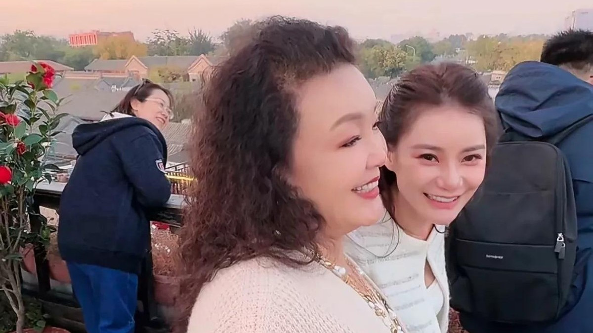 大S前夫汪小菲再婚，999颗钻石婚纱闪瞎眼，网友：终于等到你