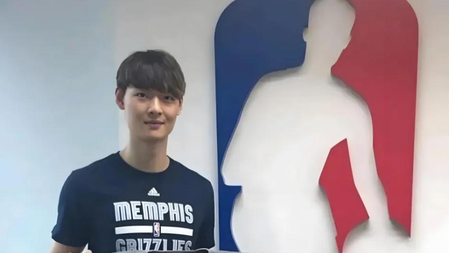 中国篮球最魔幻一夜！他鼾声中改写NBA历史 经纪人如何创造奇迹？