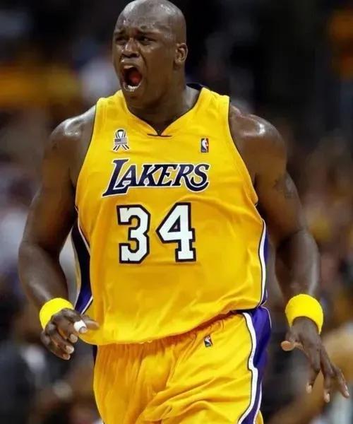 #NBA历史上各位置的第一人有谁#
关于NBA历史上各位置的第一人，在控球后卫、