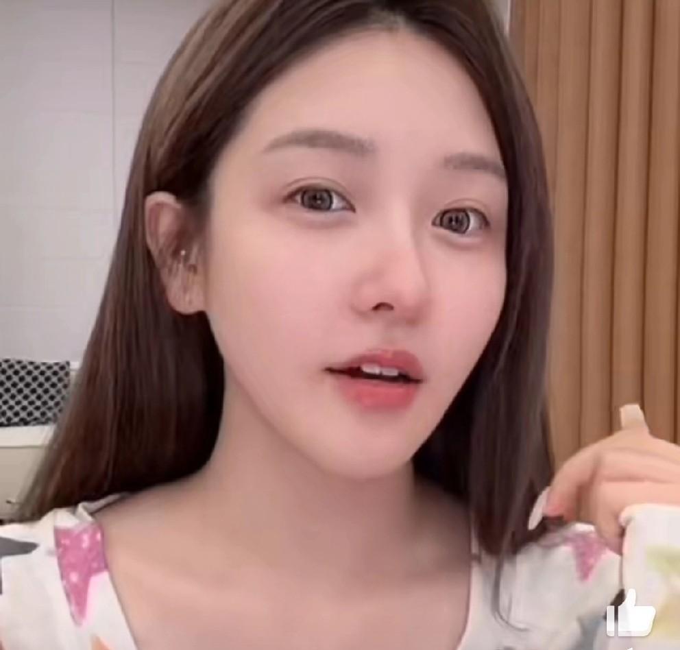 方丈前妻杜凤忍受不了造黄谣，必告你！
          杜凤被八卦主播造谣看见